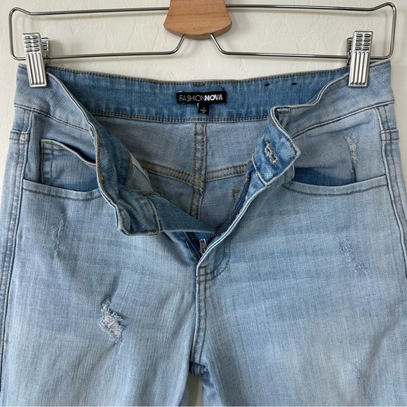 Boho Distressed Light Wash Rough Drop Hem Flare Bell Bottom Jeans Size 7 - Picture 6 of 13